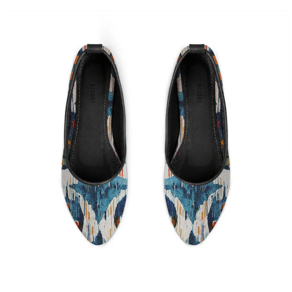 Black Round Toe Shoe Blue circle – كوتشي فلات حريمي مرسوم عليه رسمة أبستراكت – ECADRA
