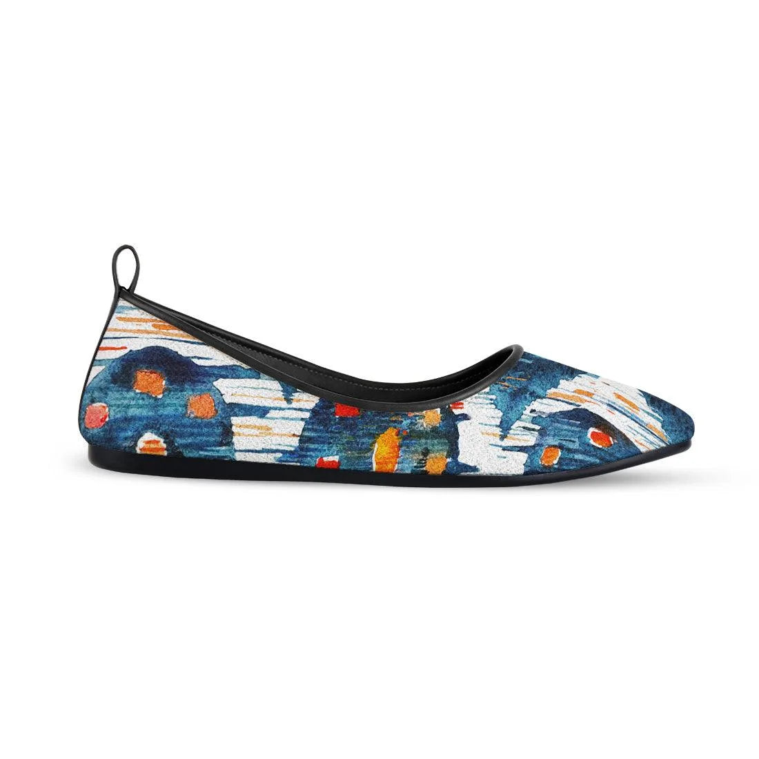 Black Round Toe Shoe Blue circle – كوتشي فلات حريمي مرسوم عليه رسمة أبستراكت، من الجنب – ECADRA