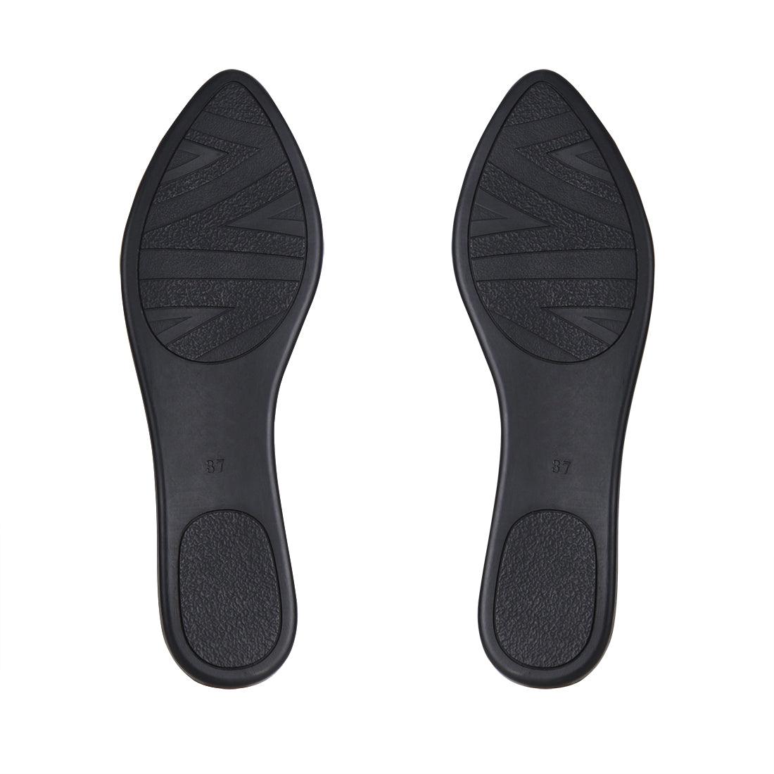White Round Toe Shoe Line in black
