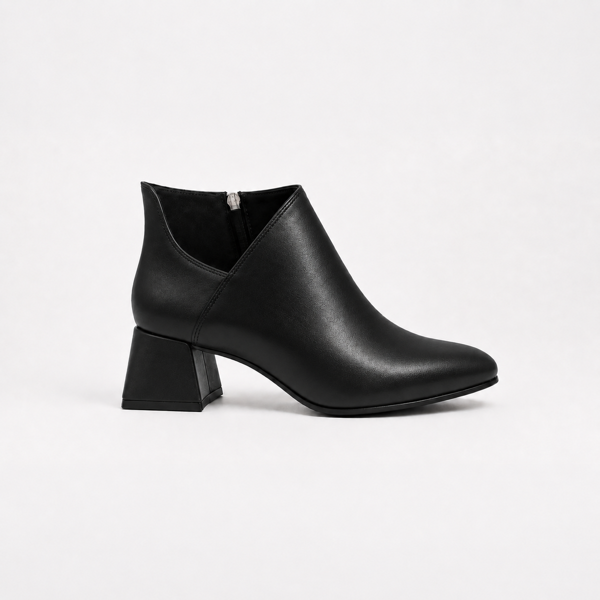 Plot Twist Ankle Boots - Black | ECADRA