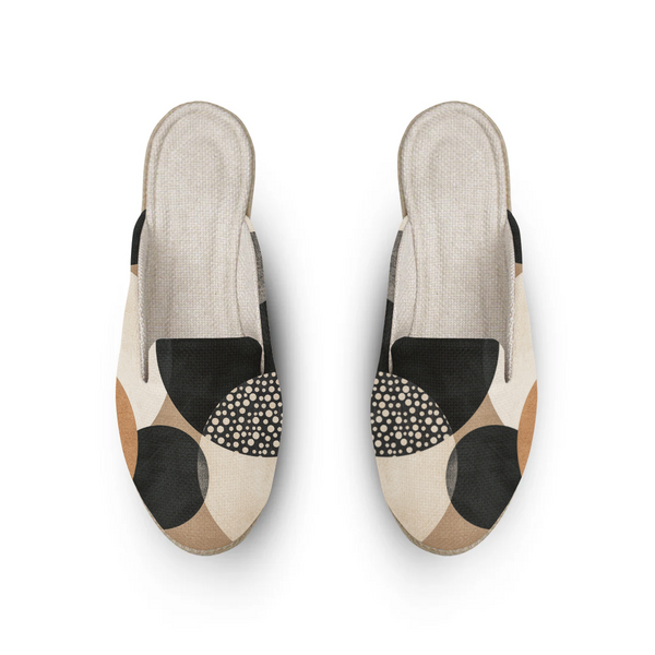 Abstract Beige design printed on a mules — ECADRA