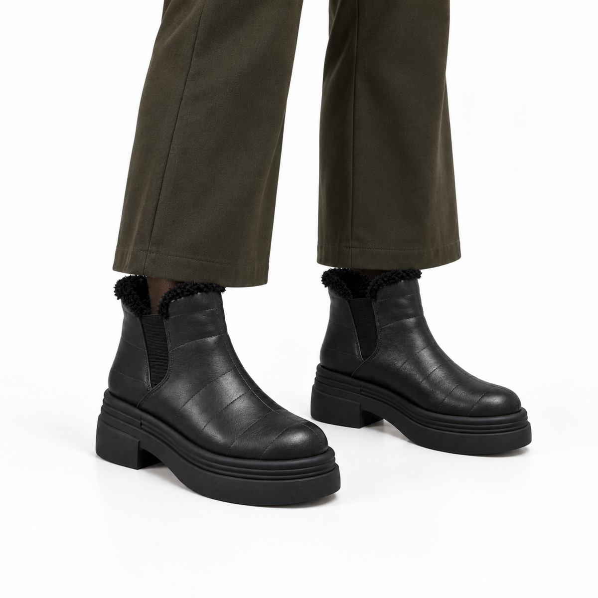 Black Leather Teddy Puffer Boots on a model – هاف بوت فرو حريمي – ECADRA (1)