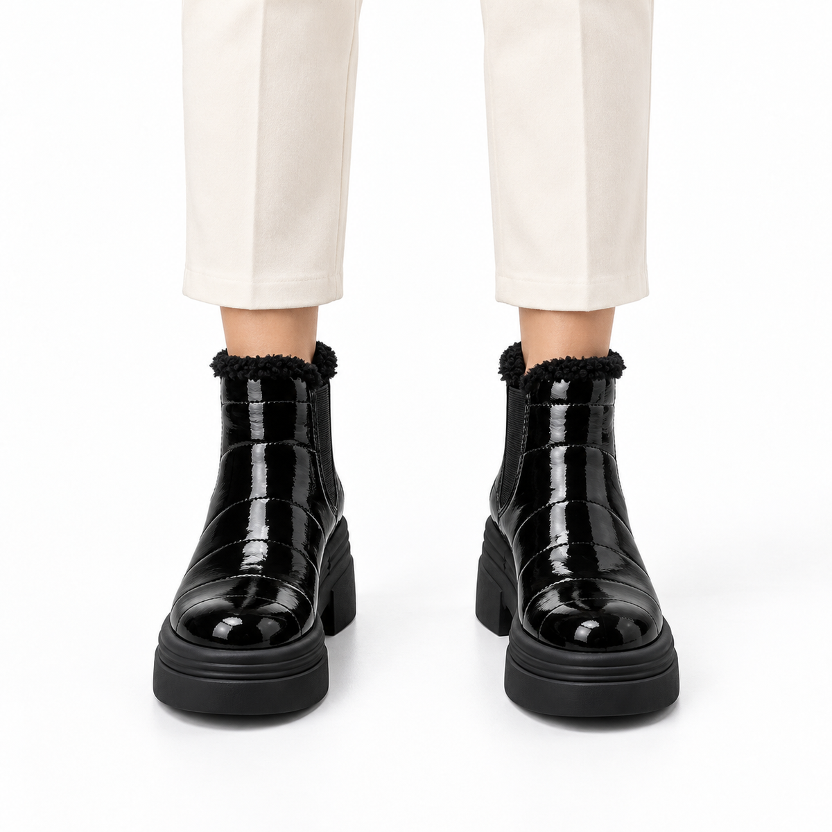 Black Patent Teddy Puffer Boots on a model – هاف بوت فرو لامع – ECADRA (2)