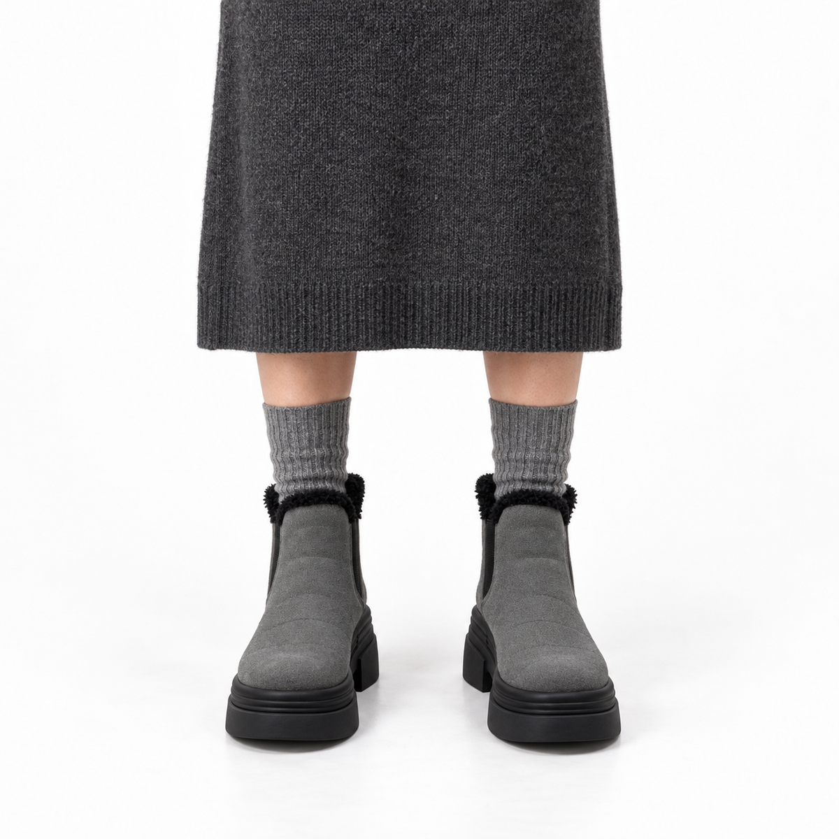 Gray Suede Teddy Puffer Boots on a model – هاف بوت شمواه حريمي – ECADRA (2)