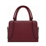 Chic Chain Accent Handbag Burgundy – شنطة يد حريمي بسلسلة جلد صناعي نبيتي، من قدام – ECADRA
