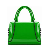Chic Chain Accent Handbag Bright Green – شنطة يد حريمي بسلسلة جلد لامع أخضر فاقع، من قدام – ECADRA