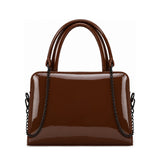 Chic Chain Accent Handbag Chocolate – شنطة يد حريمي بسلسلة جلد لامع شوكولاتة، من قدام – ECADRA