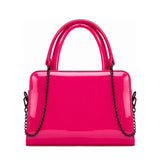 Chic Chain Accent Handbag Fuchsia – شنطة يد حريمي بسلسلة جلد لامع فوشيا، من قدام – ECADRA