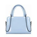 Chic Chain Accent Handbag Light Blue – شنطة يد حريمي بسلسلة جلد لامع بيبي بلو، من قدام – ECADRA