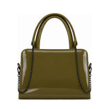 Chic Chain Accent Handbag Olive – شنطة يد حريمي بسلسلة جلد لامع زيتي، من قدام – ECADRA