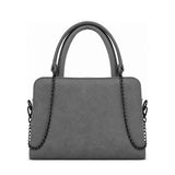 Chic Chain Accent Handbag Gray – شنطة يد حريمي بسلسلة شمواه صناعي رمادي، من قدام – ECADRA