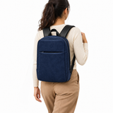 بنت لابسة شنطة ضهر Daybook شمواه كحلي من ECADRA على ضهرها – Daybook Backpack – Faux Suede Navy worn – ECADRA