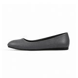 Grey Solid Round Toe – كوتشي فلات حريمي جلد رمادي، من الجنب 2 – ECADRA