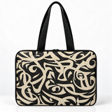 Deadline Laptote – The Art of the Word – back view – ECADRA