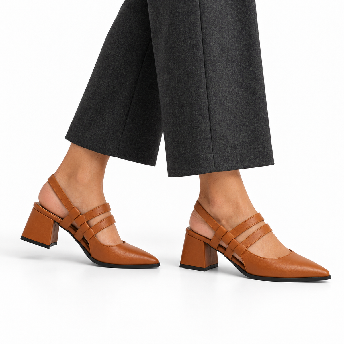 Slingback Heels Havana – جزمة كعب حريمي سلينج باك جلد صناعي هافانا، على الرجل – ECADRA
