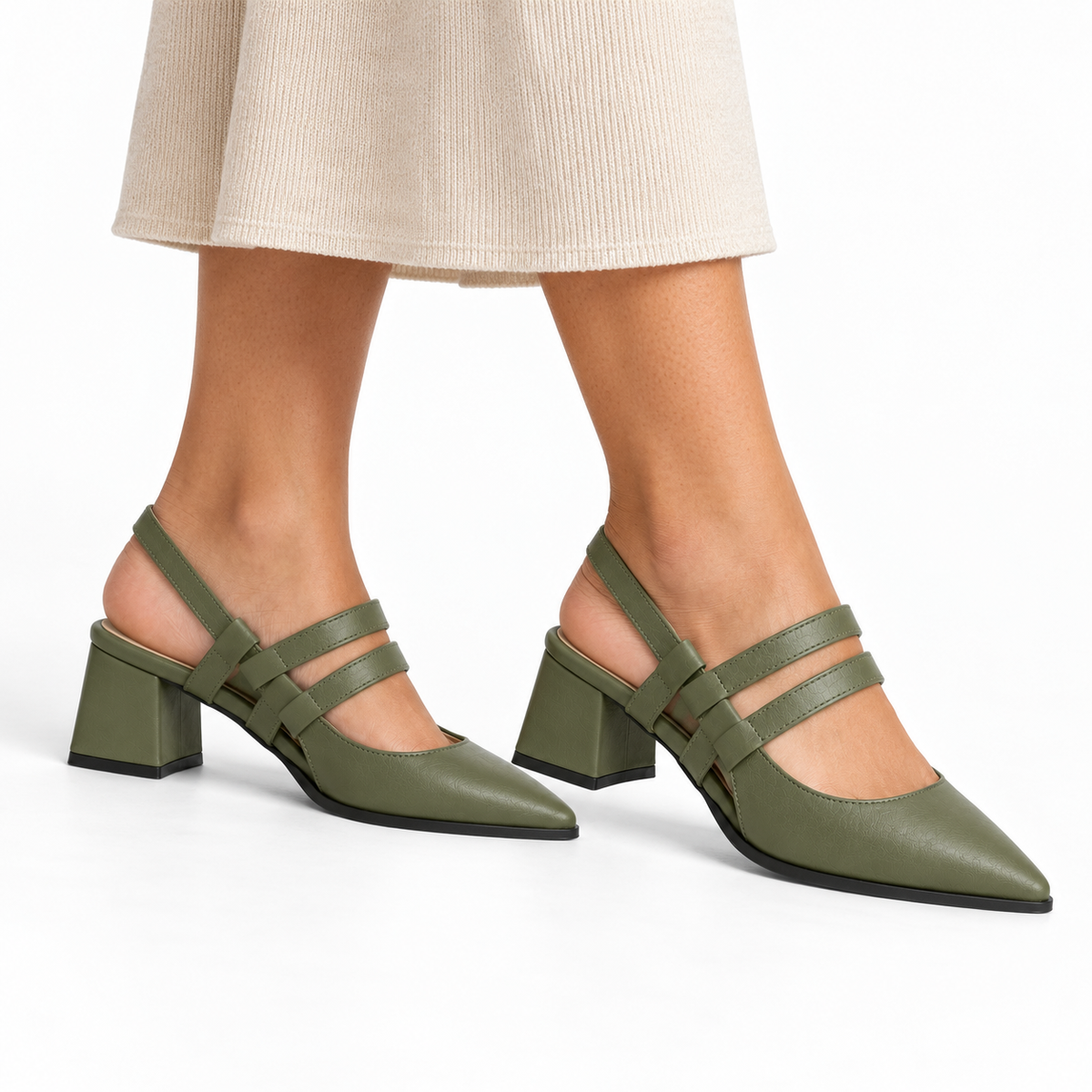 Slingback Heels Olive – جزمة كعب حريمي سلينج باك جلد صناعي زيتي، على الرجل – ECADRA
