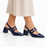 Slingback Heels Navy – جزمة كعب حريمي سلينج باك جلد لامع كحلي، على الرجل – ECADRA