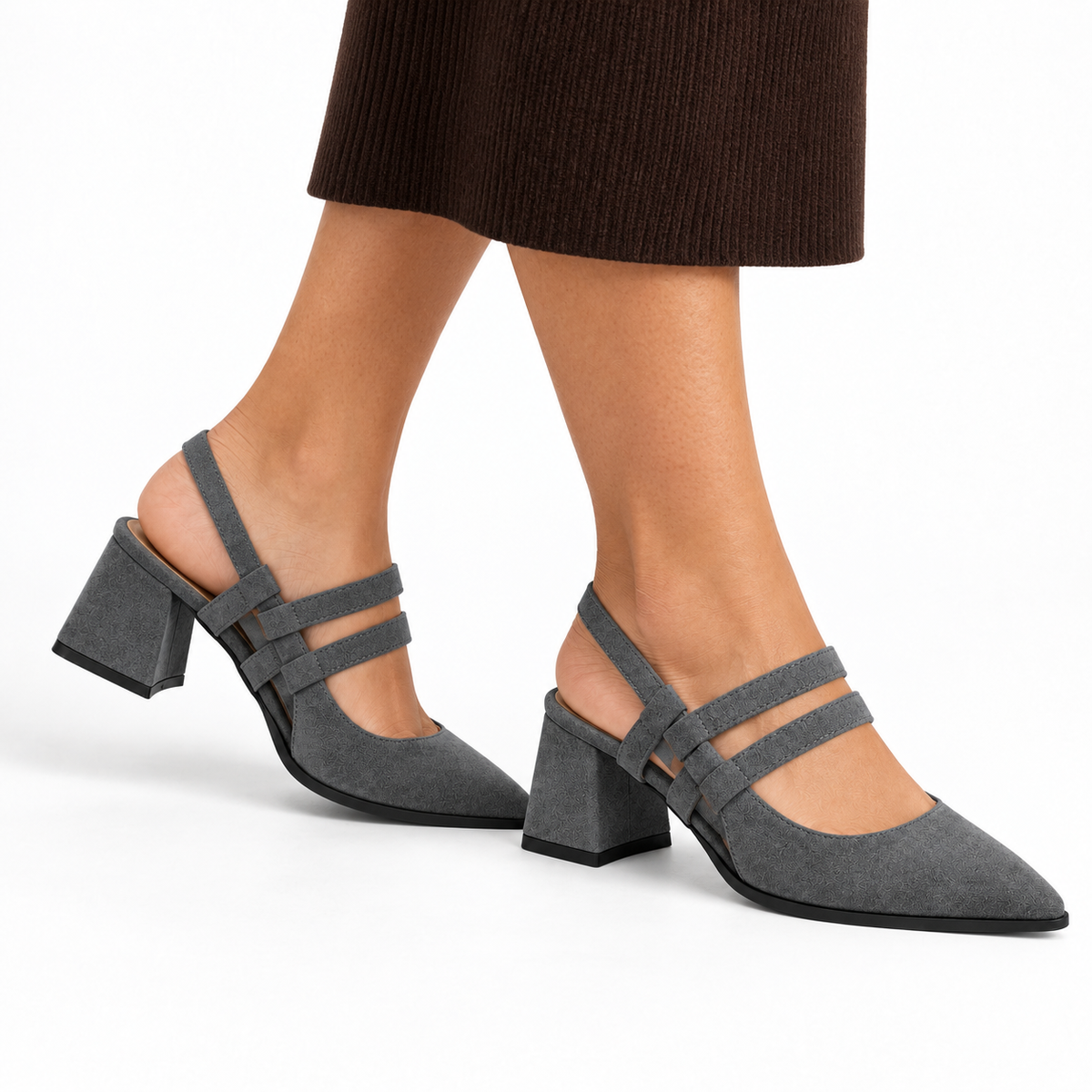 Slingback Heels Gray – جزمة كعب حريمي سلينج باك شمواه صناعي رمادي، على الرجل – ECADRA