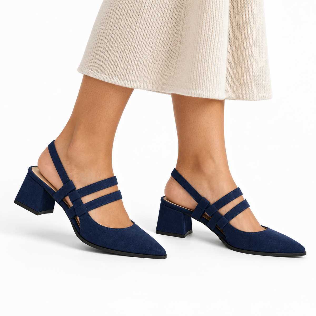 Slingback Heels Navy – جزمة كعب حريمي سلينج باك شمواه صناعي كحلي، على الرجل – ECADRA