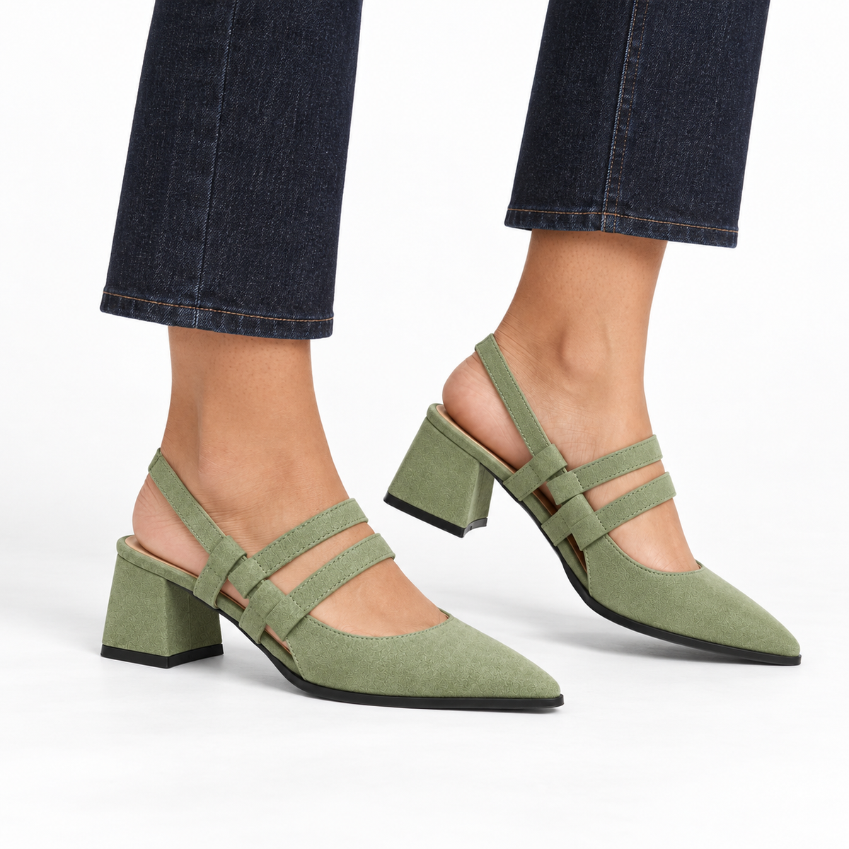 Slingback Heels Pistachio – جزمة كعب حريمي سلينج باك شمواه صناعي فستقي، على الرجل – ECADRA