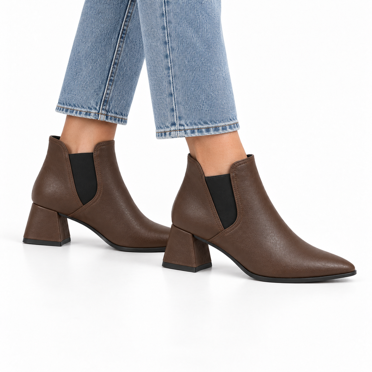 Slit Heeled Bootie Chocolate Brown – هاف بوت حريمي بكعب جلد صناعي بني شوكولاتة، على الرجل – ECADRA