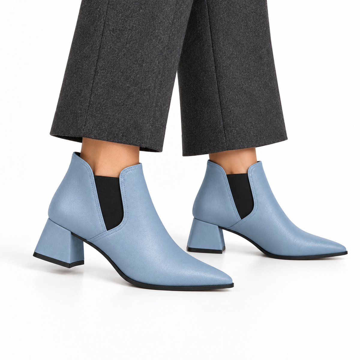 Slit Heeled Bootie Light Blue – هاف بوت حريمي بكعب جلد صناعي بيبي بلو، على الرجل – ECADRA