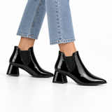 Slit Heeled Bootie Black – هاف بوت حريمي بكعب جلد لامع أسود، على الرجل – ECADRA