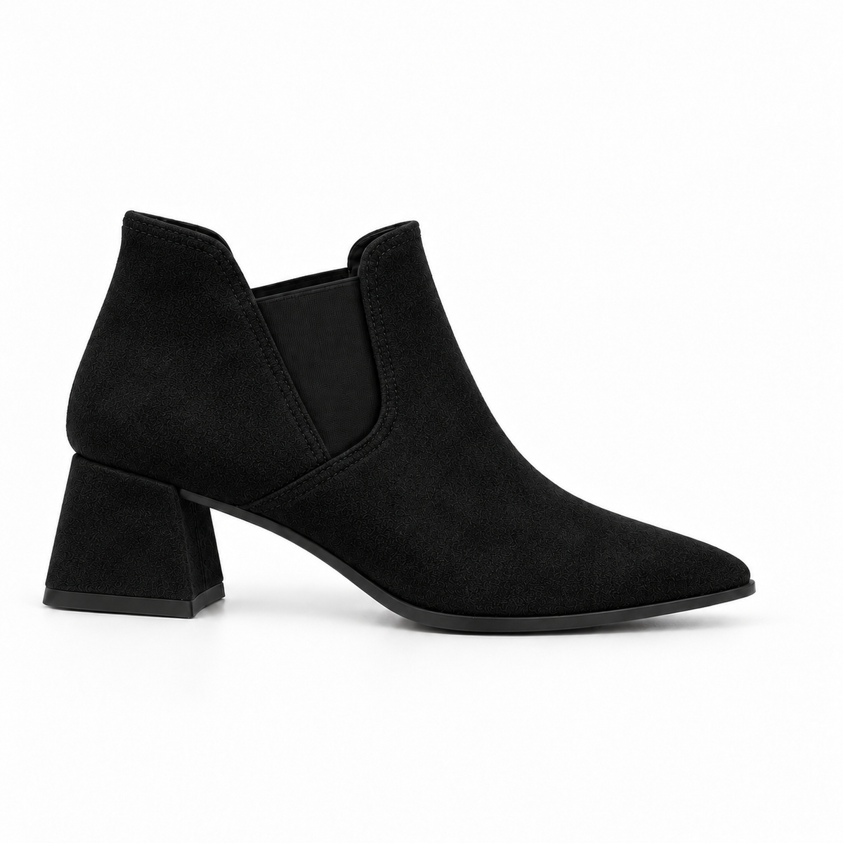 Slit Heeled Bootie Black – هاف بوت حريمي بكعب شمواه صناعي أسود، من الجنب – ECADRA