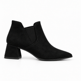Slit Heeled Bootie Black – هاف بوت حريمي بكعب شمواه صناعي أسود، من الجنب – ECADRA