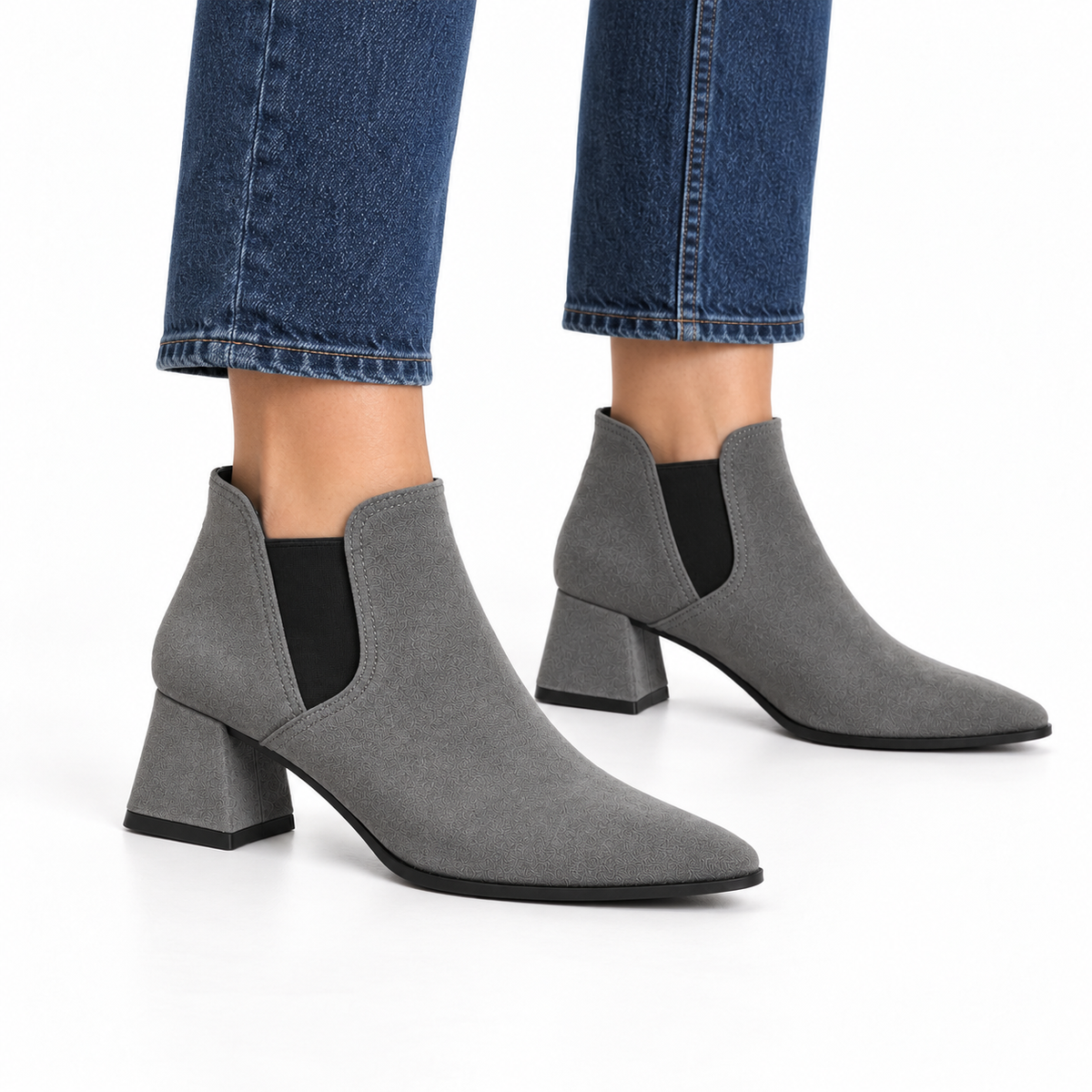 Slit Heeled Bootie Gray – هاف بوت حريمي بكعب شمواه صناعي رمادي، على الرجل – ECADRA