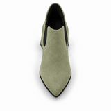 Slit Heeled Bootie Pistachio – هاف بوت حريمي بكعب شمواه صناعي فستقي، من فوق – ECADRA