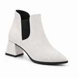 Slit Heeled Bootie White – هاف بوت حريمي بكعب شمواه صناعي أبيض، من قدام – ECADRA