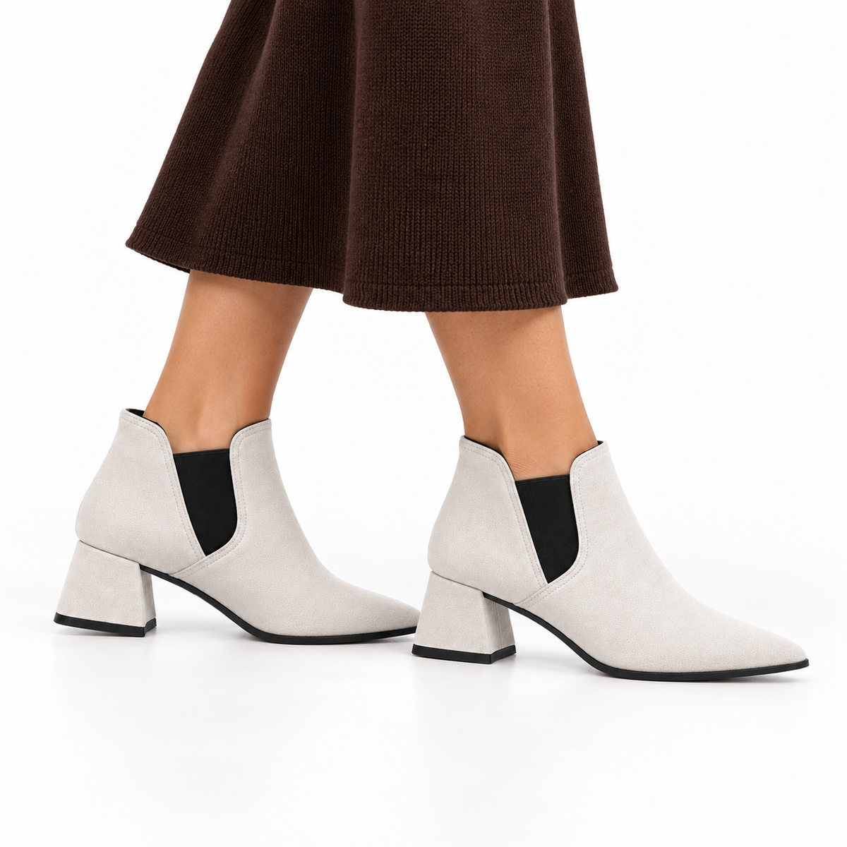 Slit Heeled Bootie White – هاف بوت حريمي بكعب شمواه صناعي أبيض، على الرجل – ECADRA