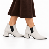 Slit Heeled Bootie White – هاف بوت حريمي بكعب شمواه صناعي أبيض، على الرجل – ECADRA