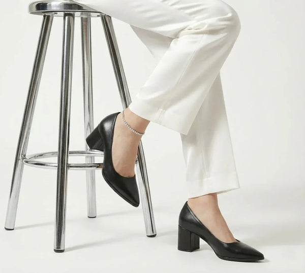 Black Uptown Classic Pumps – Effortless Elegance